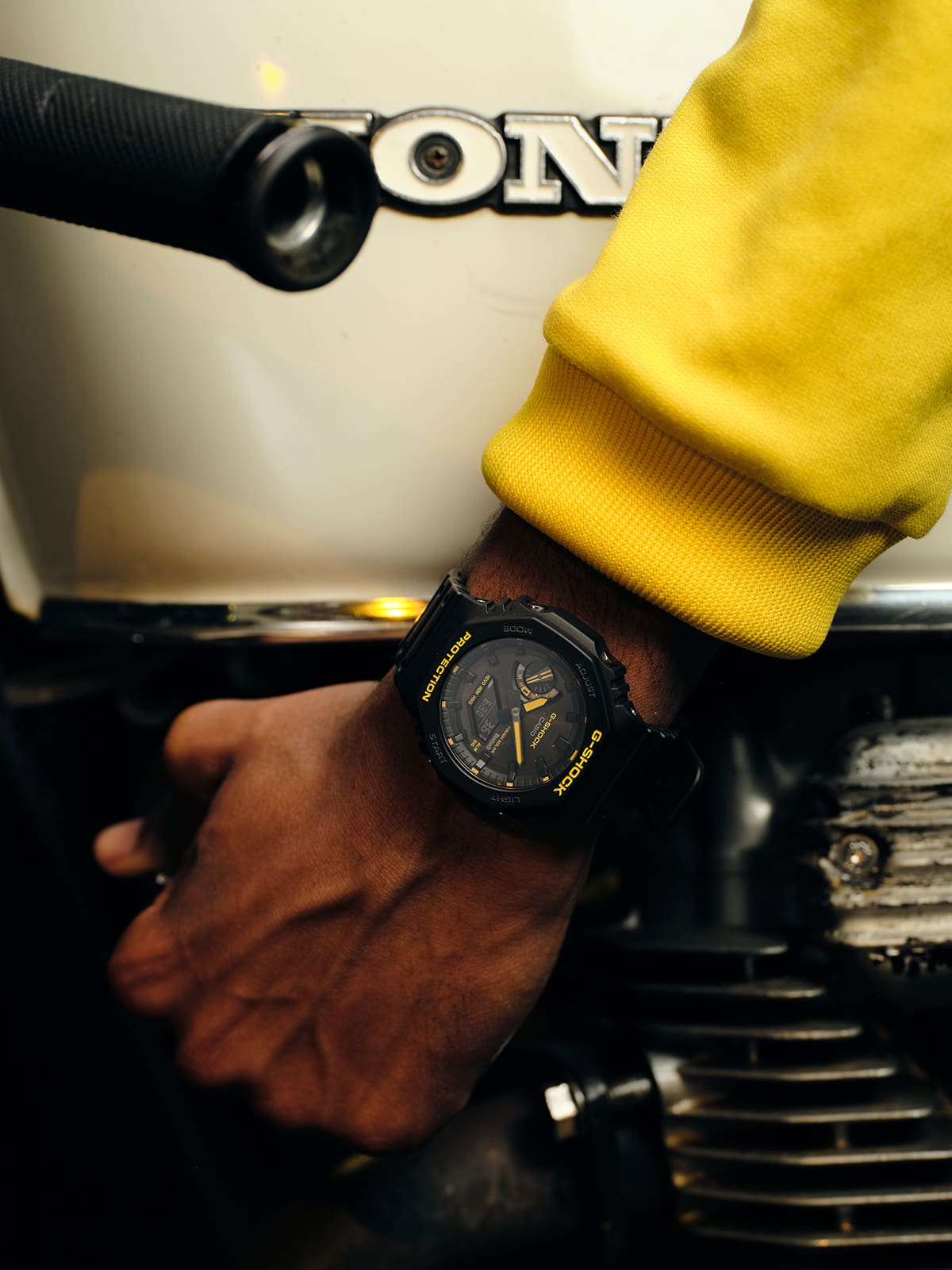 Caution Yellow - G-SHOCK MAGAZINE | G-SHOCK 腕時計