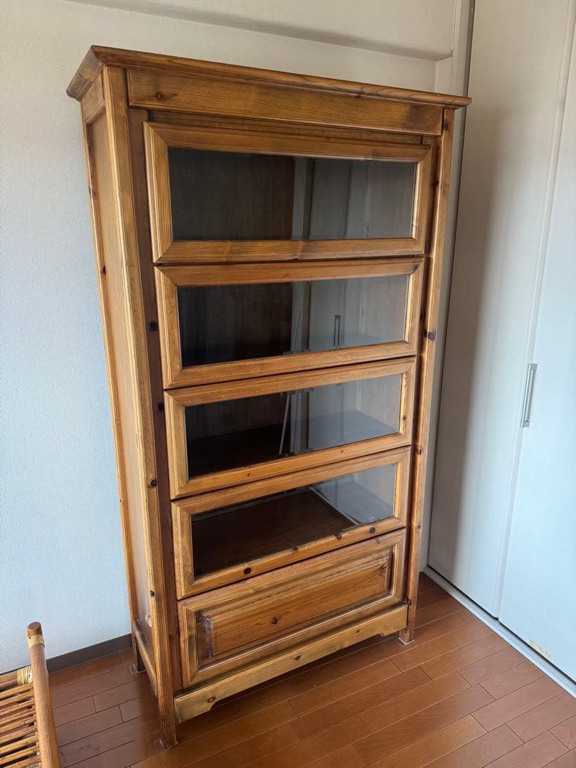 ☆アンティーク木製キャビネット ガラス扉付き 5段 Amazon.co.jp: キャビネット ガラス アンティーク クラシック 木製