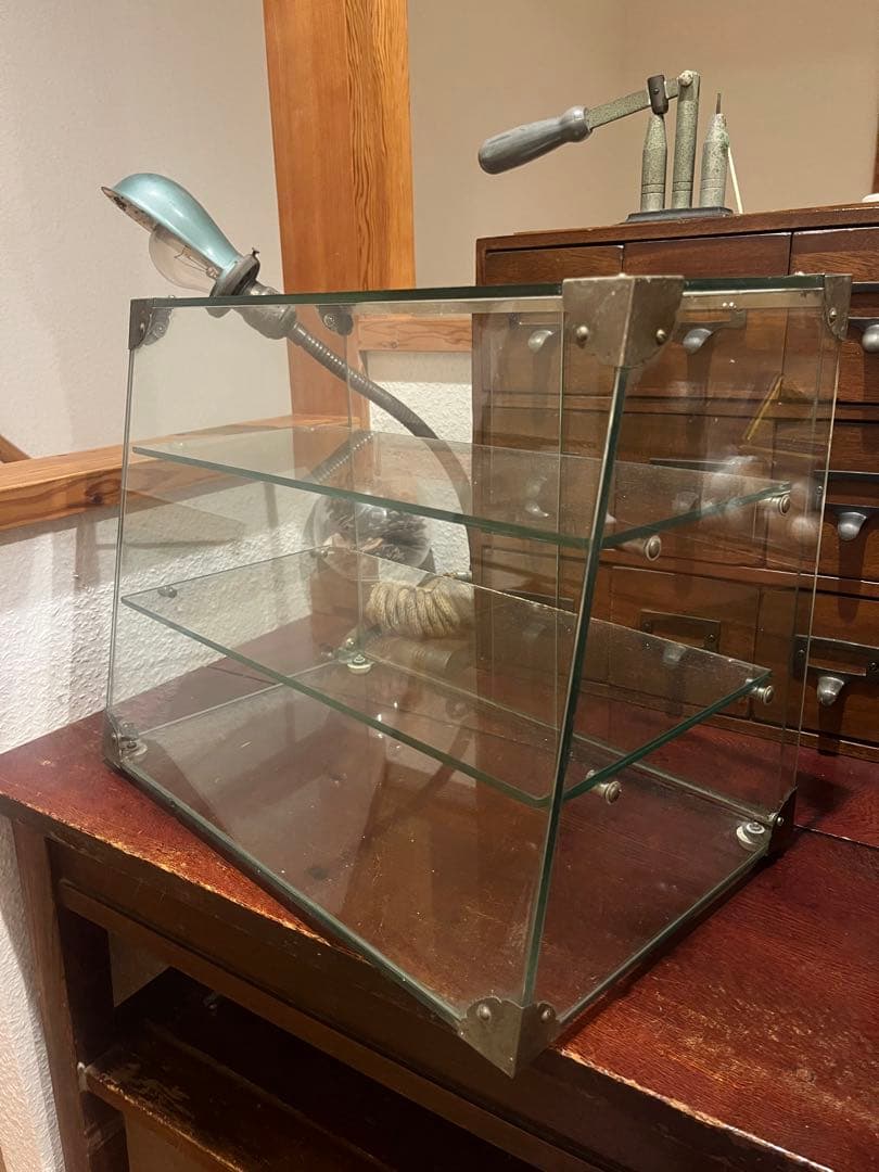 seven 昭和レトロ ガラスケース ショーケース 正面斜めガラス 楽天市場】クラシックショーケース GUY-827BR ショーケース 置き物